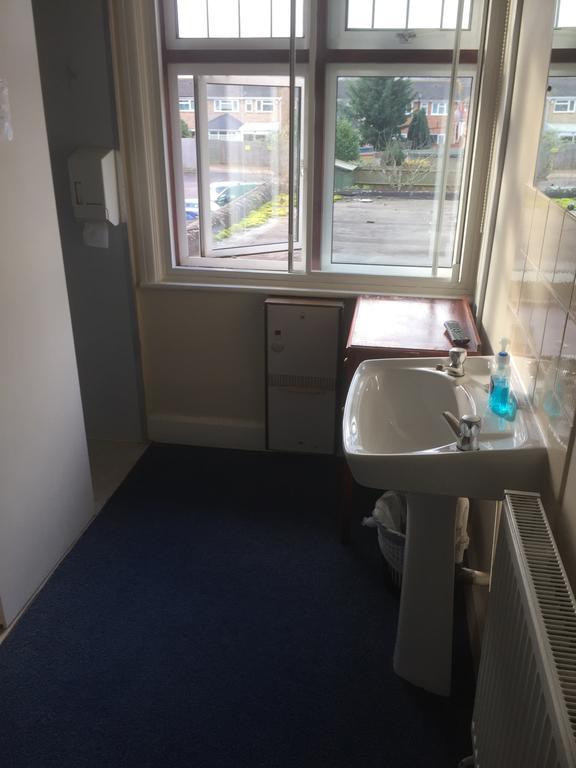 Guest house Colnbrook 3*