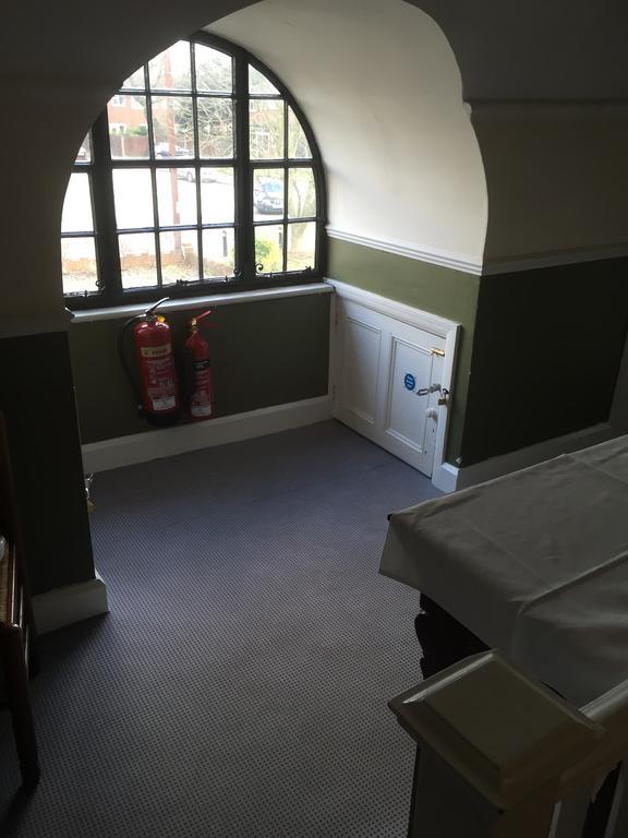Colnbrook Guest house 3*