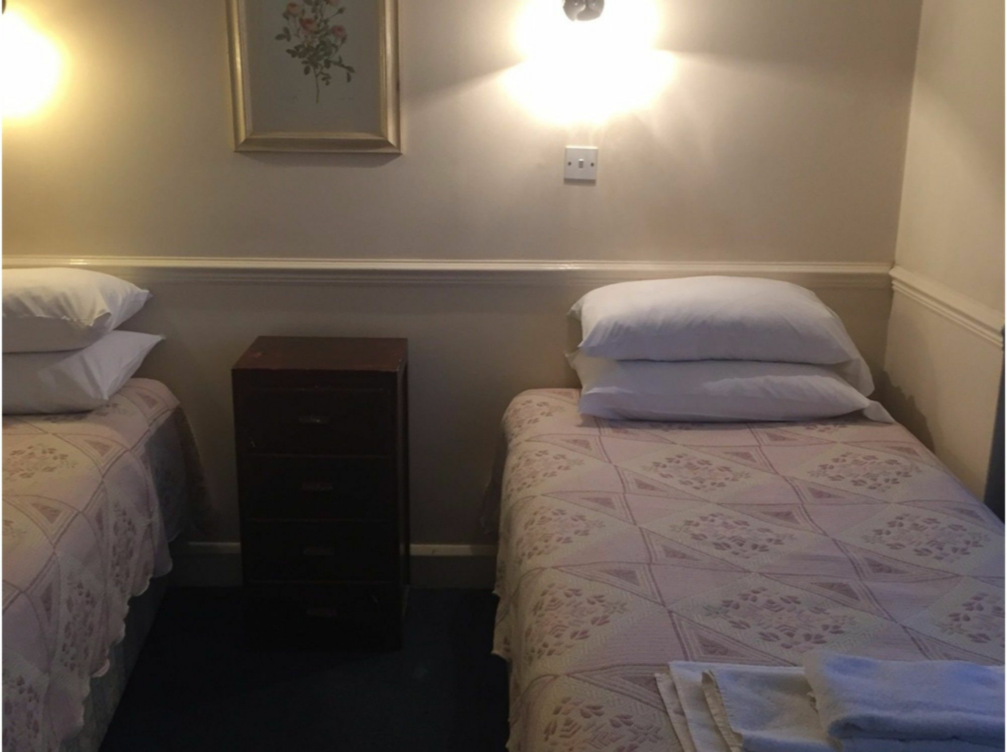 Guest house Colnbrook Slough